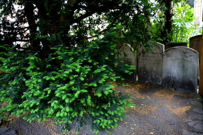 Round Church Graveyard