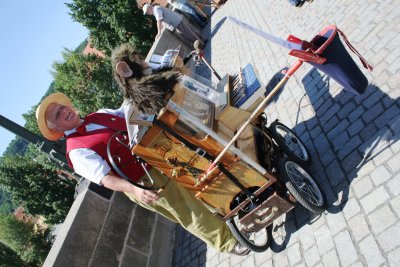 organ grinder.JPG