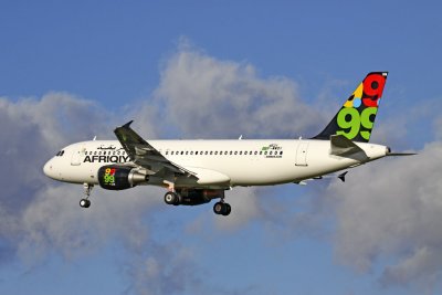 AAW_A320-214_4521_FWWD