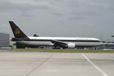 B767-34AFER_N304UP_UPS_40.jpg