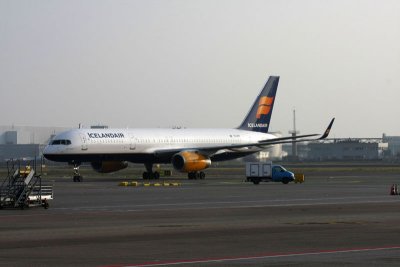 B757-208_TFFIP_ICE_901.jpg