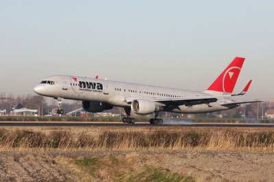 B757-251_N544US_NWA_902.jpg