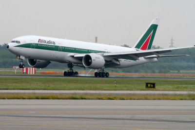 B777-243ER_IDISA_AZA_801.jpg