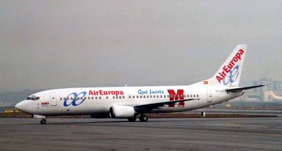 B737-4Q8_ECGUO_AEA_101.jpg
