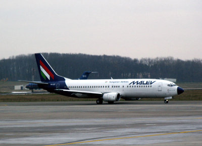 B737-4Y0_HALEV_MAH_101.jpg