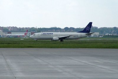 B737-46J_ECIZG_FUA