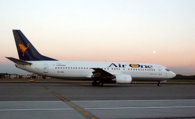B737-46N_EICXL_ADH