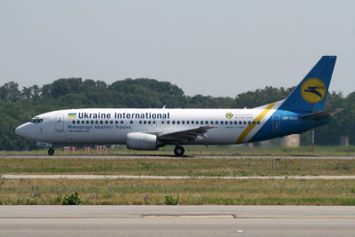 B737-479_URGAO_AUI