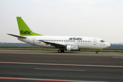 B737-522_YLBBN_BTI_901.jpg