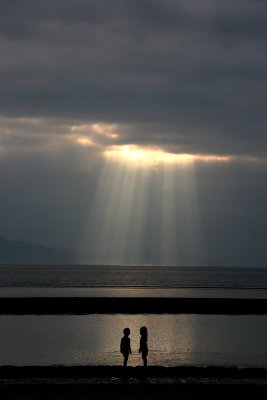 Ar y traeth / On the beach