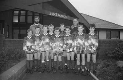 Ysgol Henblas Llangristiolus 1990.