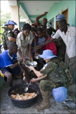 2_08_09_04_hurricanegonaives13.jpg