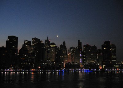 Moon from NYC at dawn