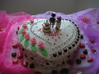 HAPPY WEDDING CAKE
