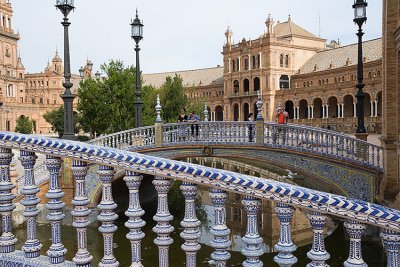 Bridges across the canal on Plaza de España