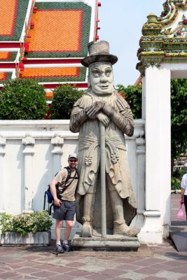 Me beside the guardian at Wat Pho