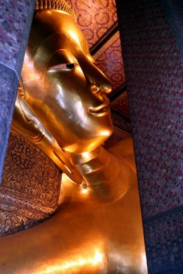 Reclining buddha- the largest in Thailand