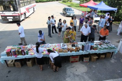 Stalls outside resthouse midway between Kaesong and Pyongyang
