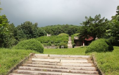 Tomb of King Kongmin and his queen