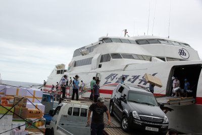 The first ferry after storm Dianmu has just arrived.