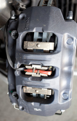 Front caliper on 2009 Carrera.jpg
