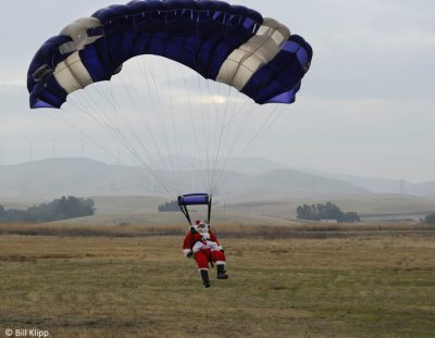Santa Parachutes into Byron   3