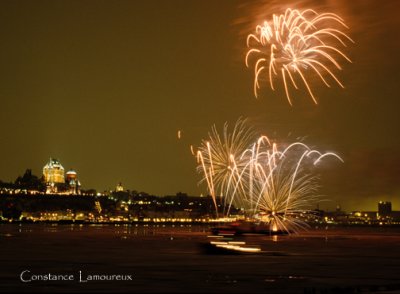 Quebec- feux d'artifice sur le fleuve.jpg