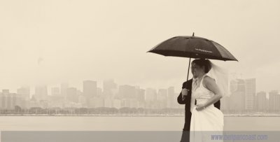 Rainy Chicago Wedding Portrait.jpg