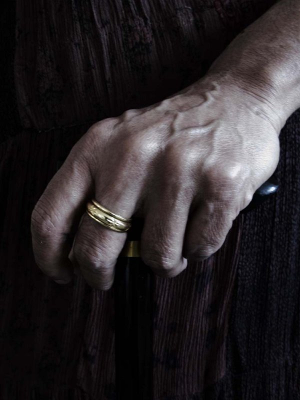 Old hand - Gold band