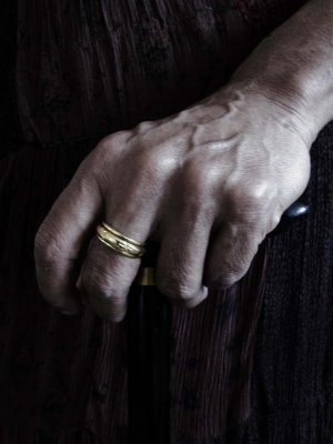 Old hand - Gold band