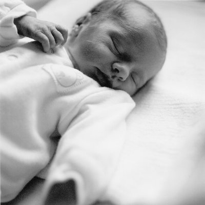 17-01-10 portrait of a newborn twin.