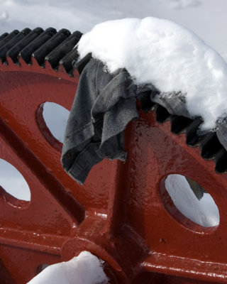 red gear