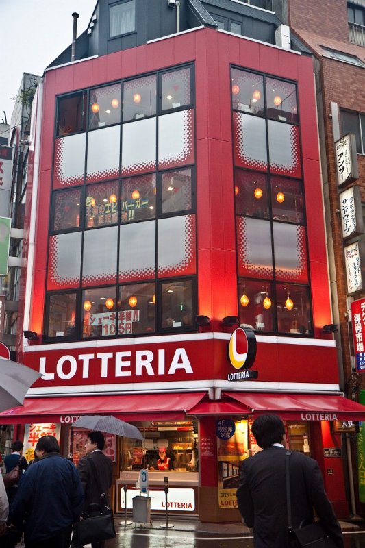 Shinjuku</br><big>新宿</big>