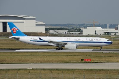 China Southern Airbus A330-300 F-WWKT /  B-6500