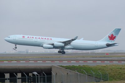 Air Canada  Airbus A340-300  C-FYLU