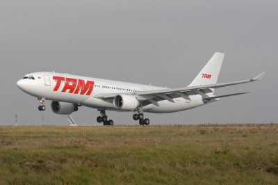 TAM Airbus A330-200 PT-MVA