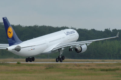 Lufthansa  Airbus A330-200 D-AIMB
