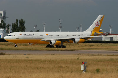 Royal Brunei  Airbus  A340-200  V8-BKH