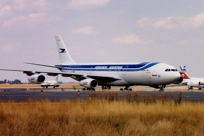Aerolineas Argentinas  Airbus A340-200 LV-ZPX