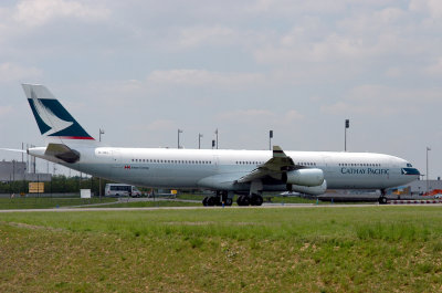 Cathay Pacific  Airbus A340-300  B-HXL