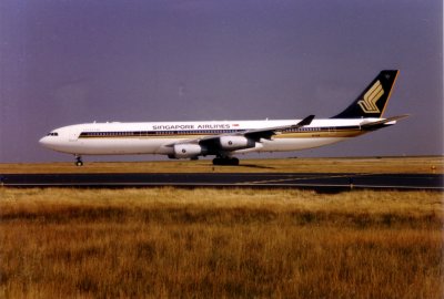 Singapore Airlines Airbus A340-300 9V-SJB
