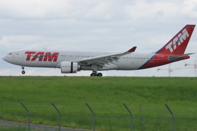 TAM Airbus A330-200 PT-MVG Signatures