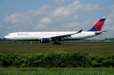 Delta  Airbus A330-300  N807NW