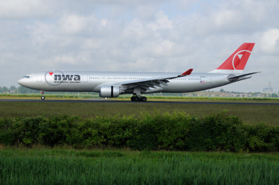 Northwest Airbus A330-300 N816NW