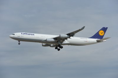 Lufthansa Airbus A340-300 D-AIGA