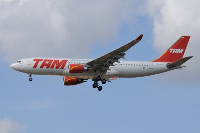 TAM Airbus A330-200 PT-MVK