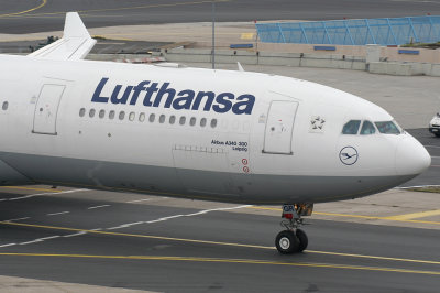 Lufthansa Airbus A340-300 D-AIGR  