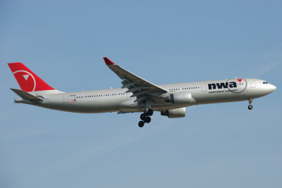 Northwest Airbus A330-300 N816NW