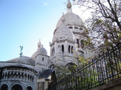 Behind Sacré-Coeur - rue de la Bonne