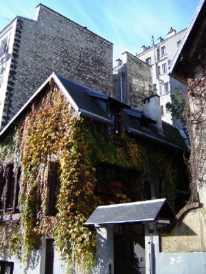 Vine-covered Maison - 15 bis, rue Paul Albert